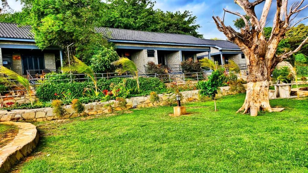 Gipir And Labongo Safari Lodge Ltd Pakwach Exterior foto