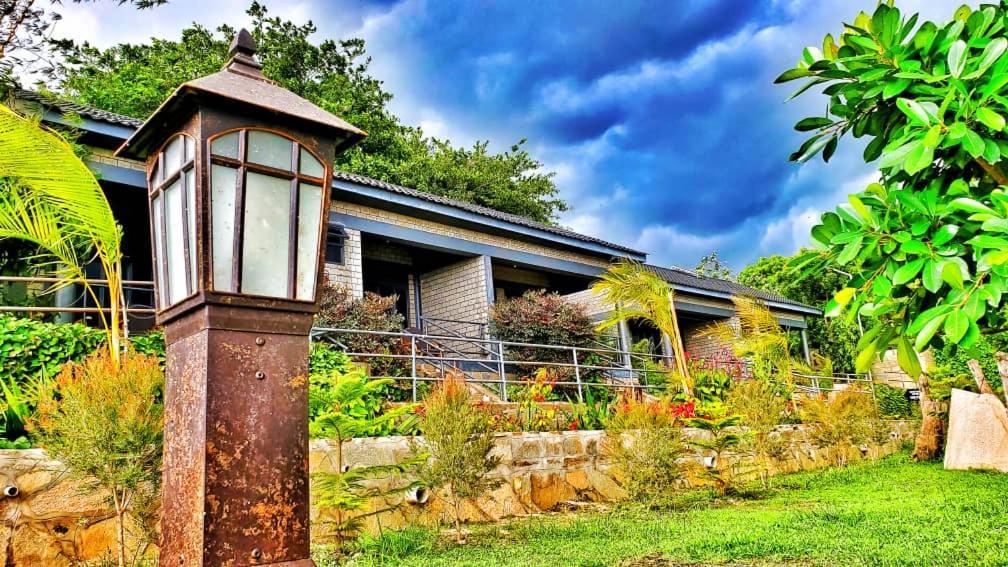 Gipir And Labongo Safari Lodge Ltd Pakwach Exterior foto