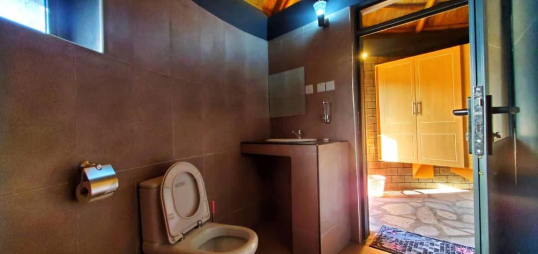 Gipir And Labongo Safari Lodge Ltd Pakwach Exterior foto